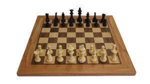 صفحه سلطنتی و مهره کیش مستر شطرنج رنگ قهوه ای روشن