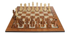صفحه کلاسیک و مهره سلطنتی مستر شطرنج رنگ عسلی
