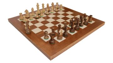 صفحه و مهره چوبی شطرنج مدل DGT