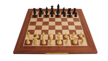 صفحه شطرنج DGT و مهره کیش مستر شطرنج